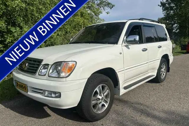 Lexus LX (2002)