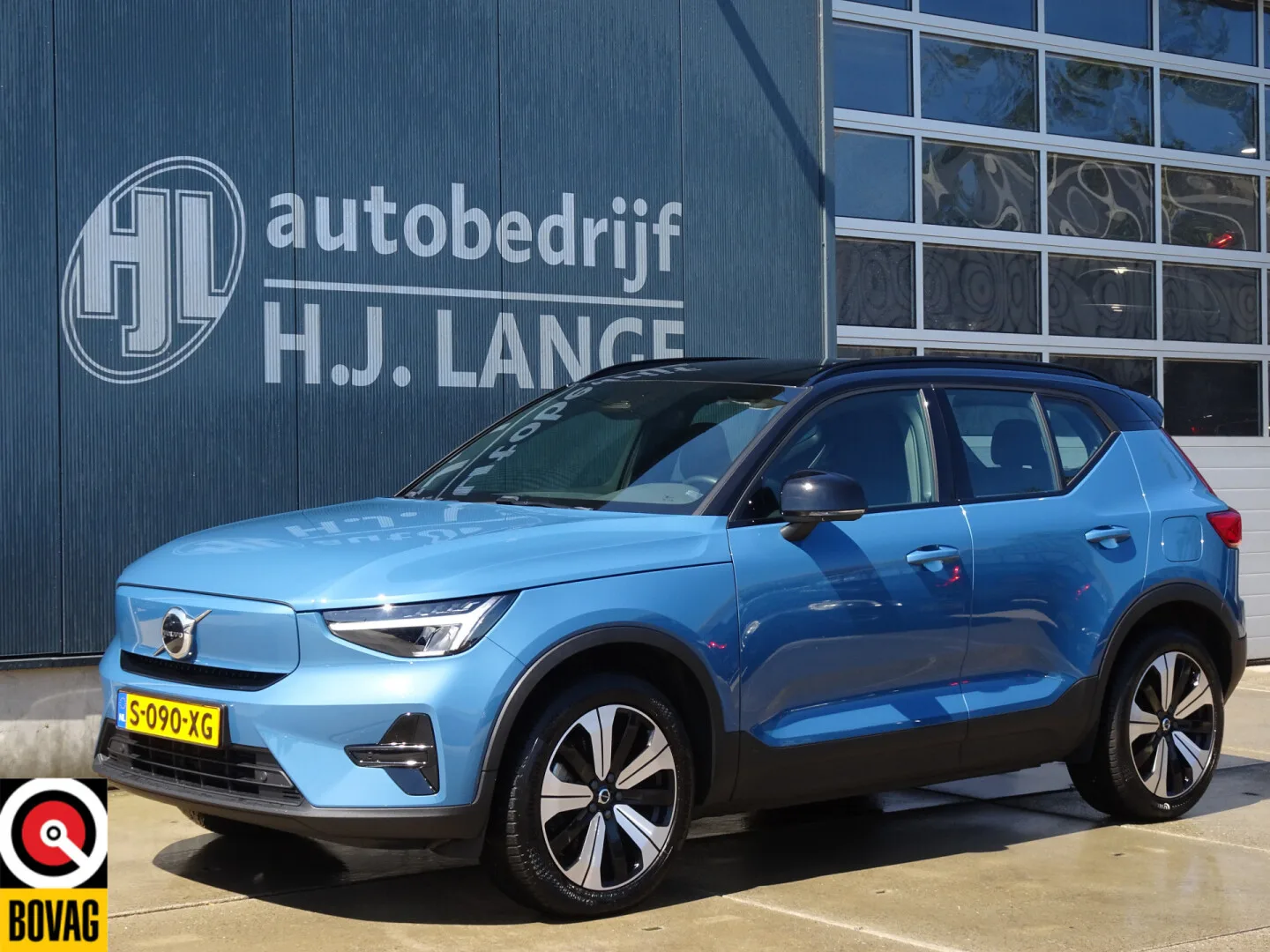 Volvo XC40 (2023) — foto 1