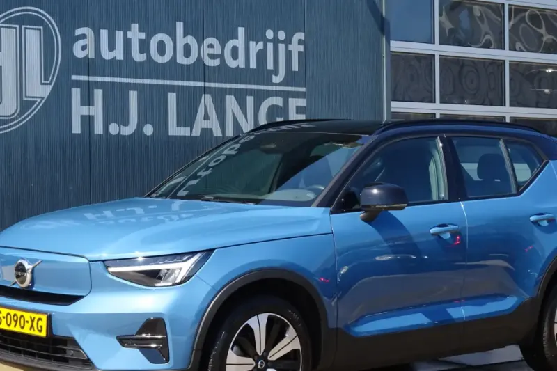 Volvo XC40 (2023)