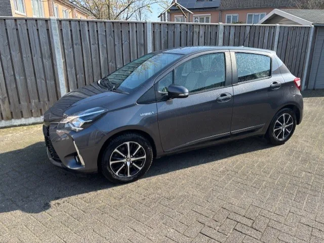 Toyota Yaris (2018) — foto 1