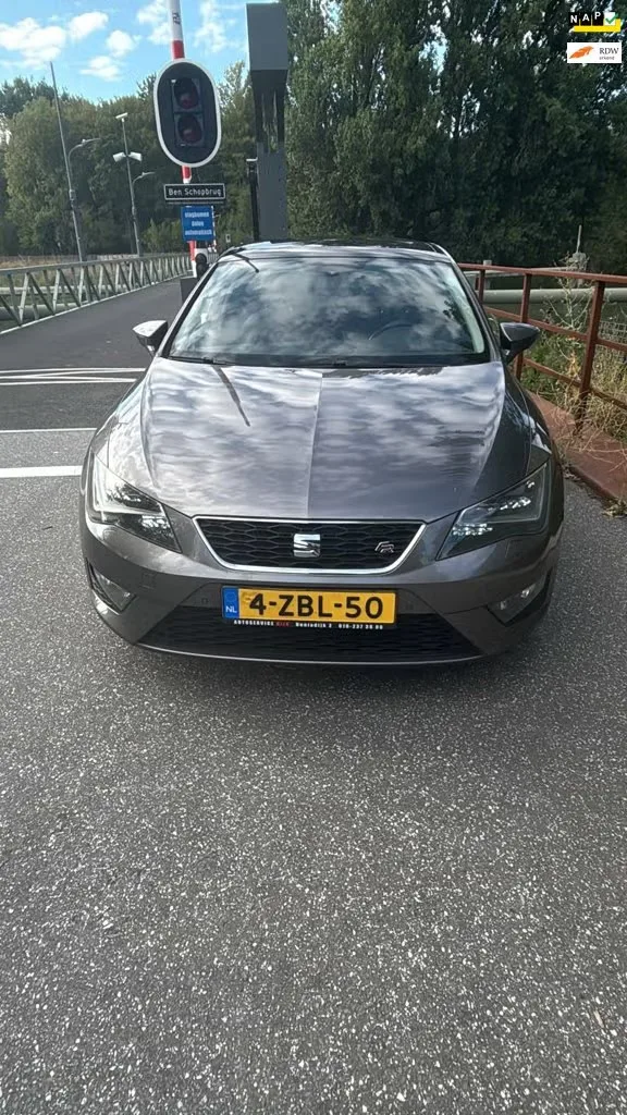 SEAT Leon (2014) — foto 1