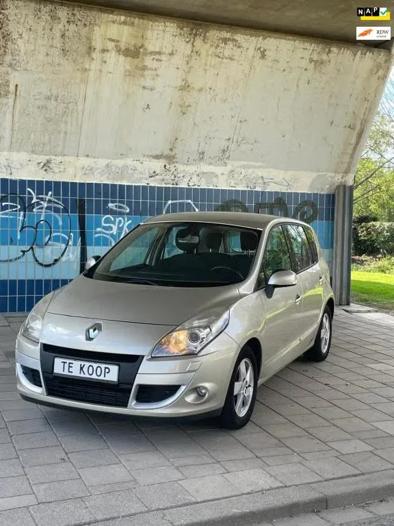 Renault Scénic (2011) — foto 1