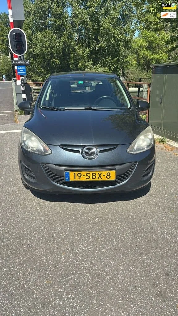 Mazda 2 (2011) — foto 1