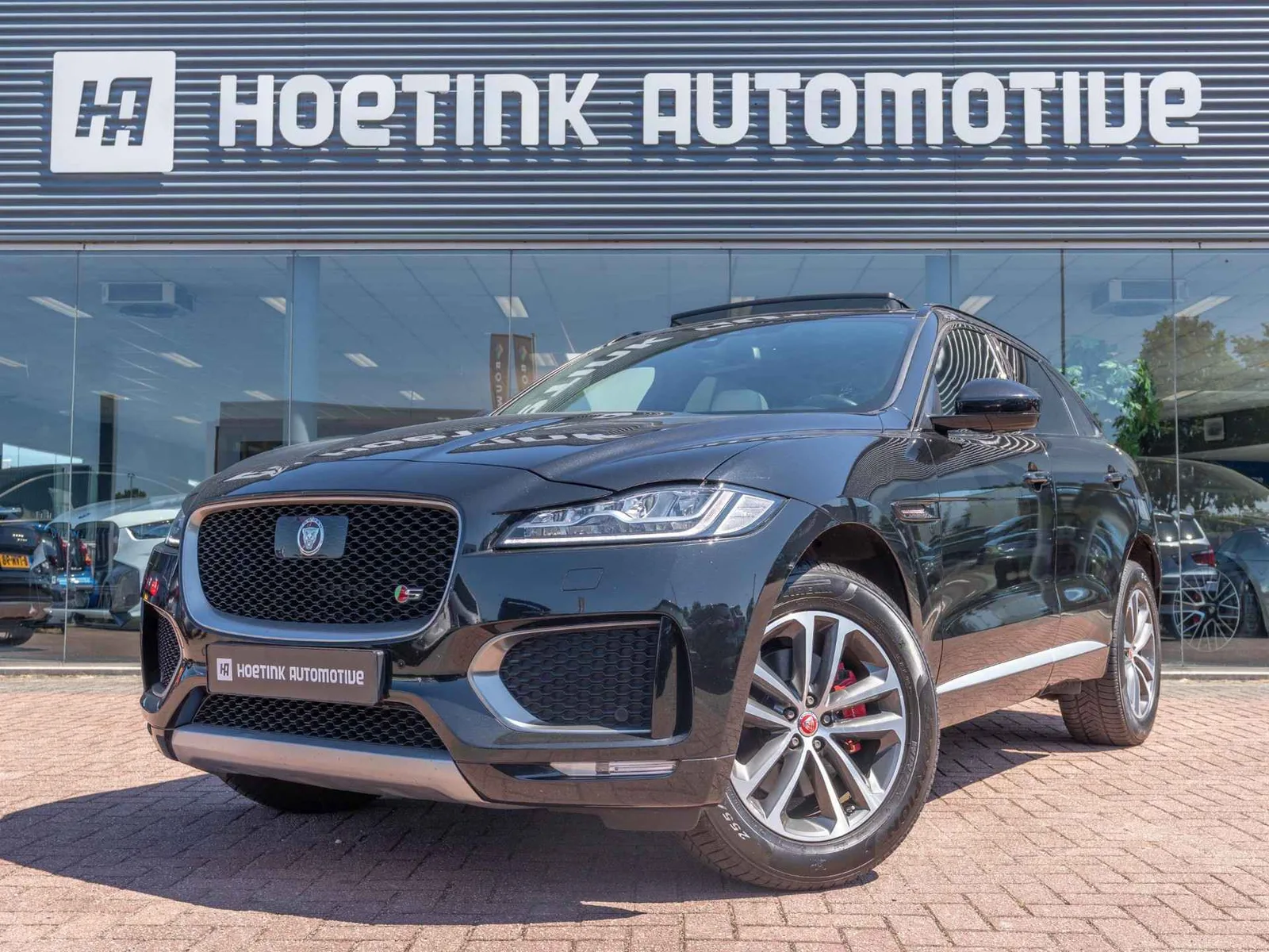 Jaguar F-Pace (2016) — foto 1