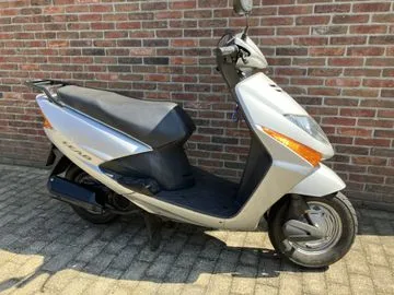 Honda SCV 100 Lead (2006) — foto 1