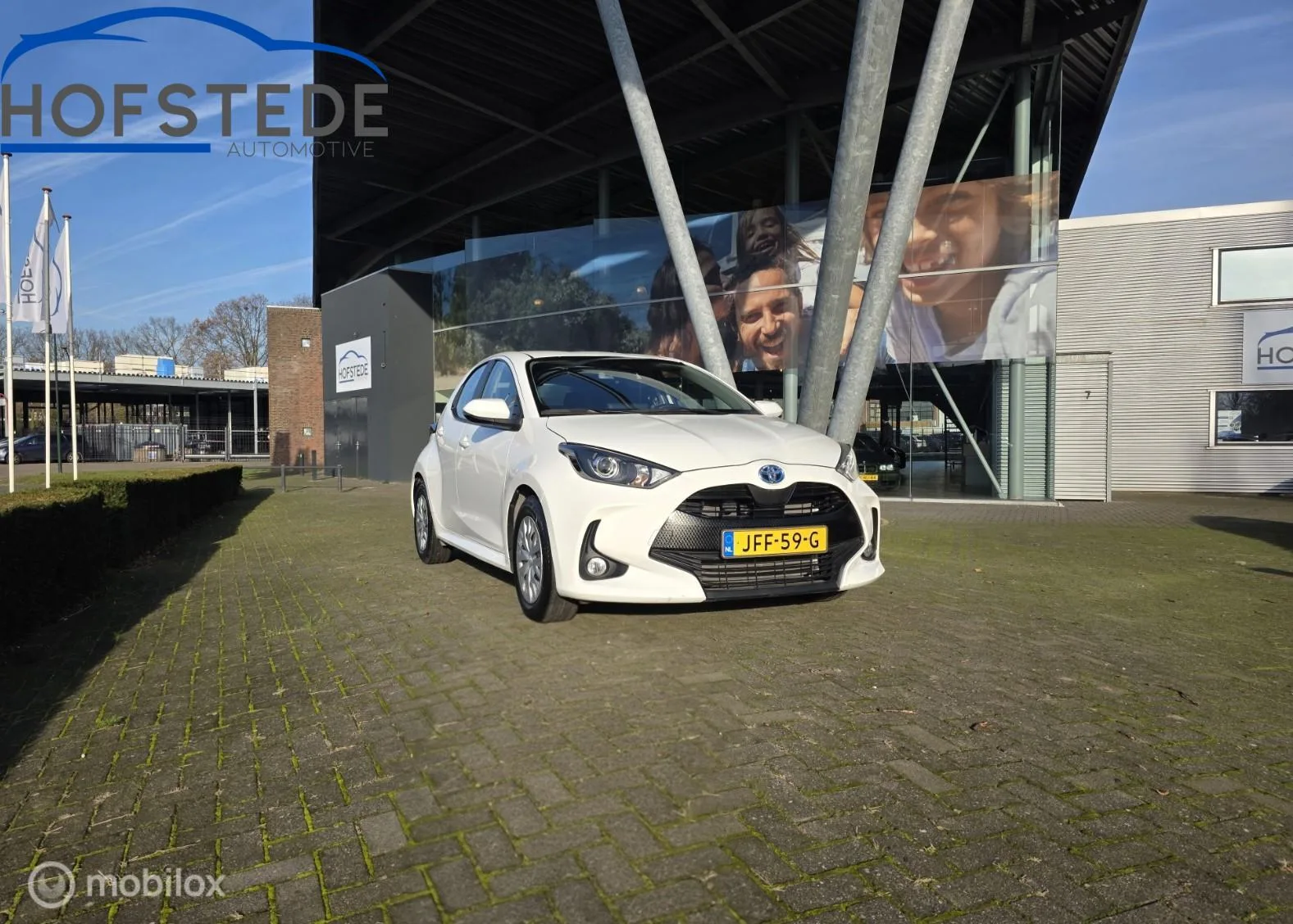 Toyota Yaris (2023) — foto 1