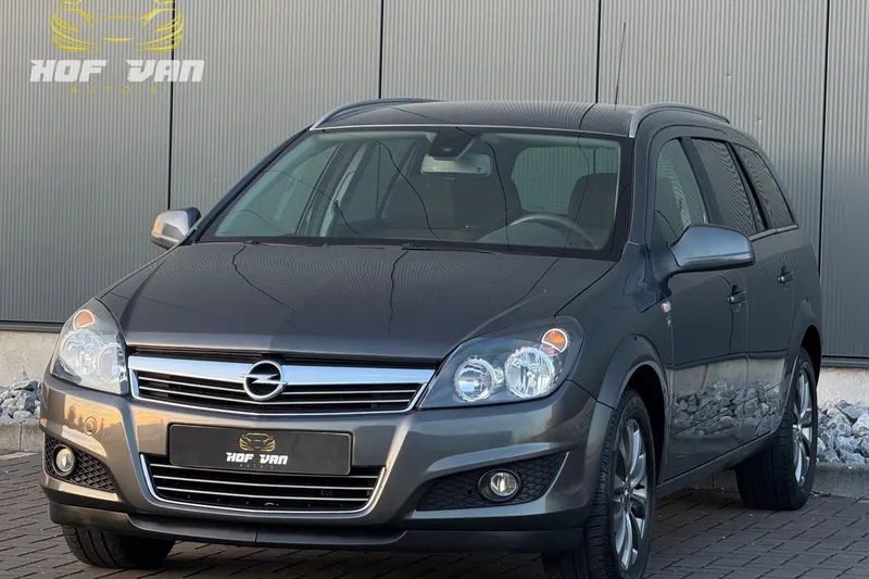 Opel Astra (2010)