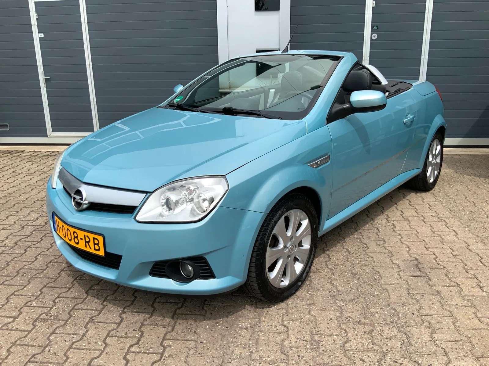 Opel Tigra TwinTop (2009) — foto 1
