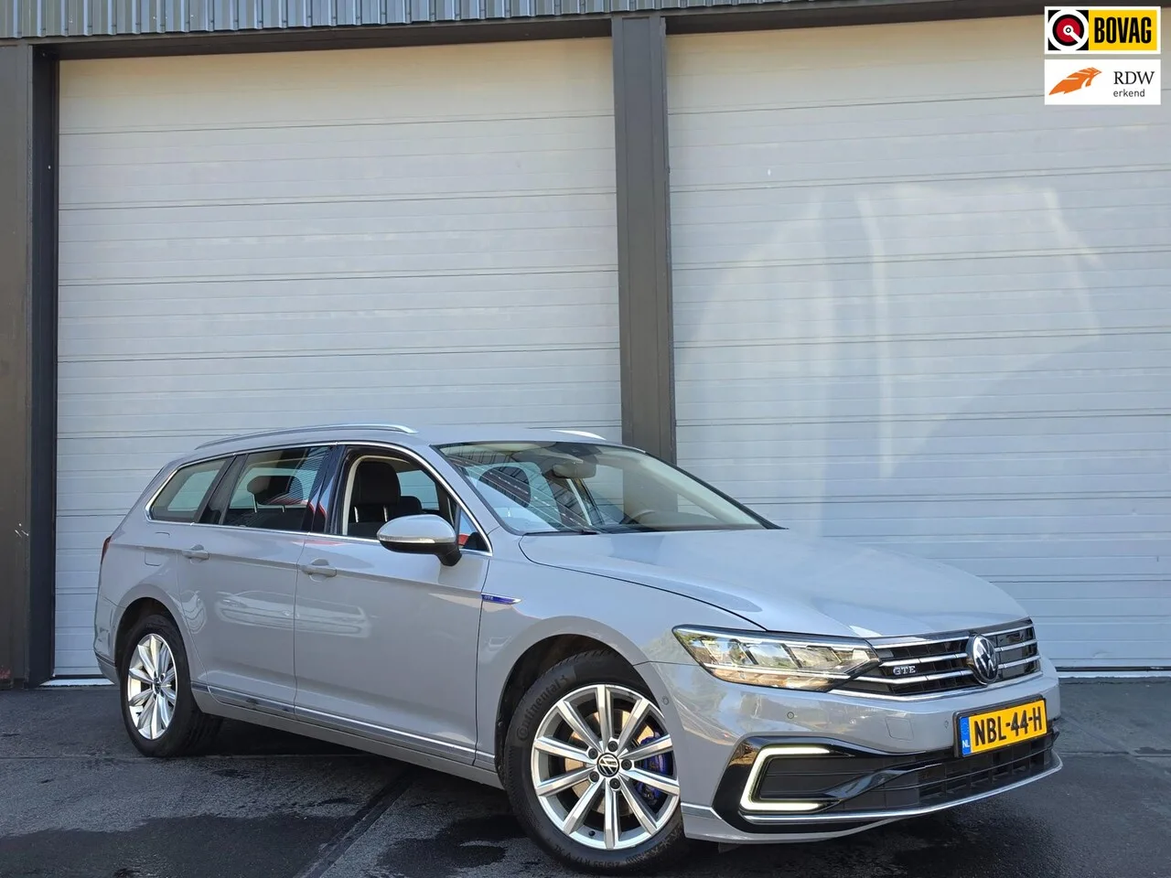 Volkswagen Passat (2023) — foto 1
