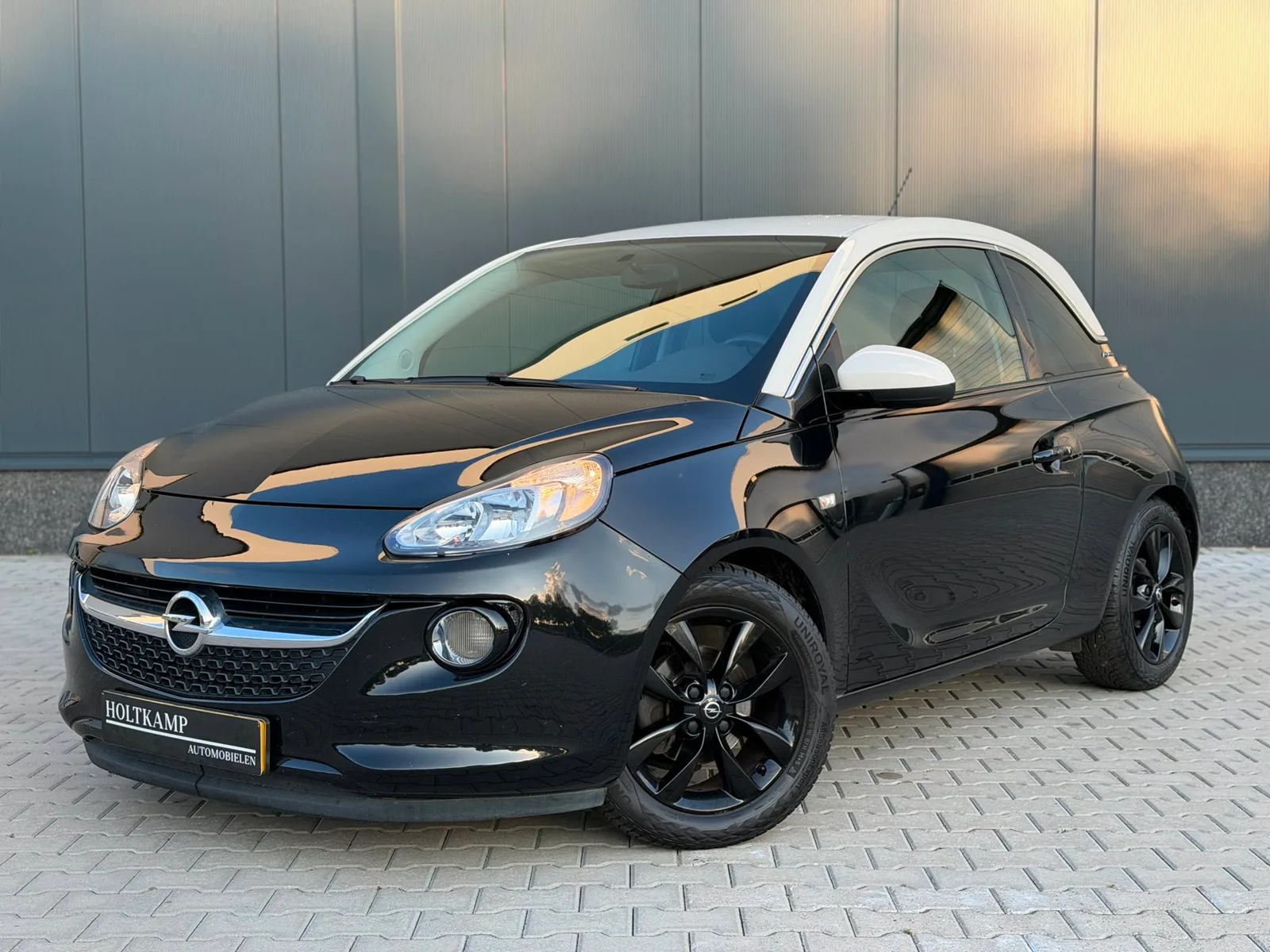 Opel Adam (2017) — foto 1