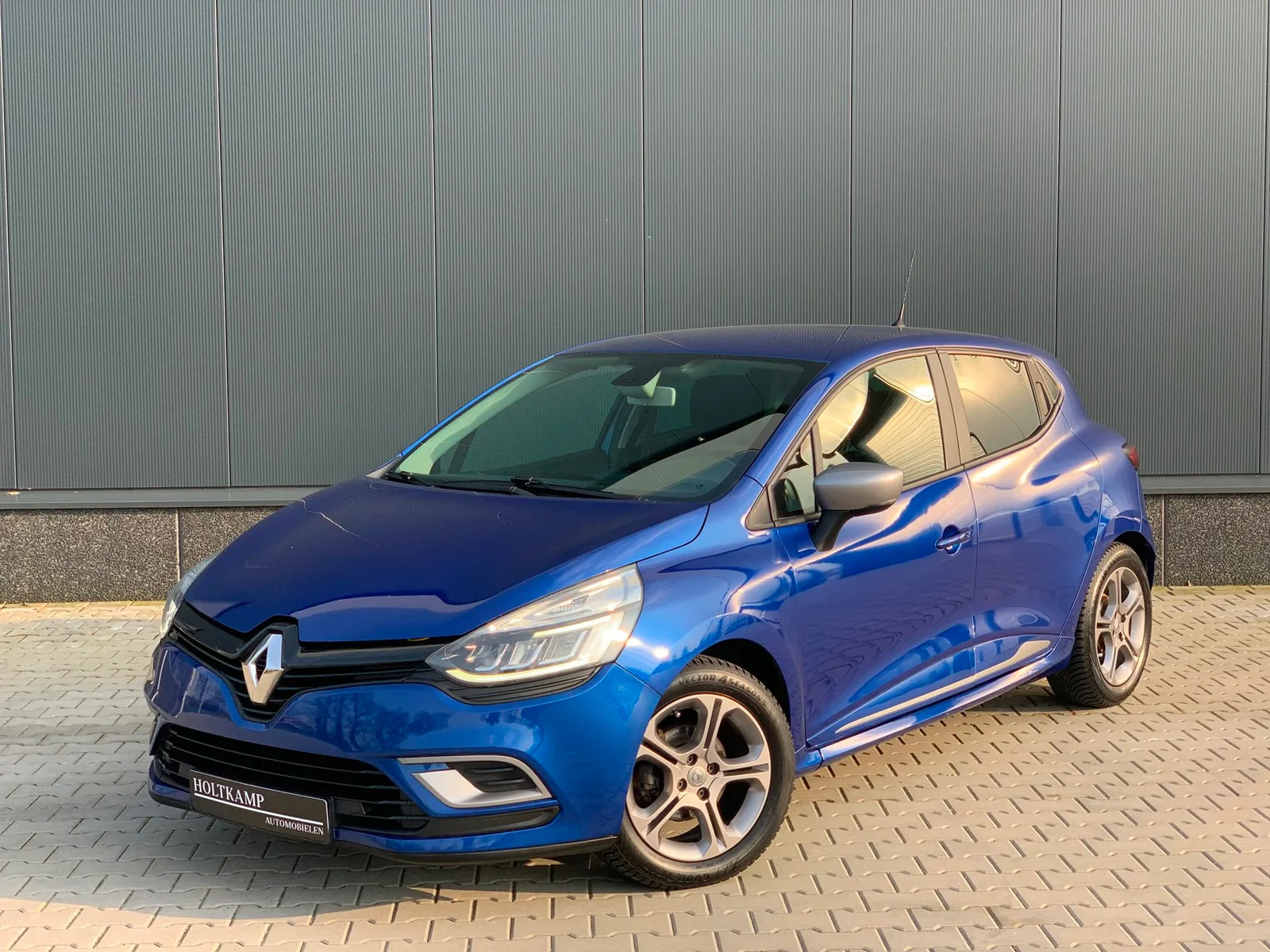 Renault Clio (2016) — foto 1