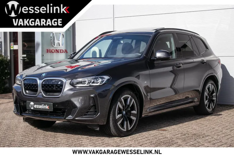 BMW iX3 (2024)