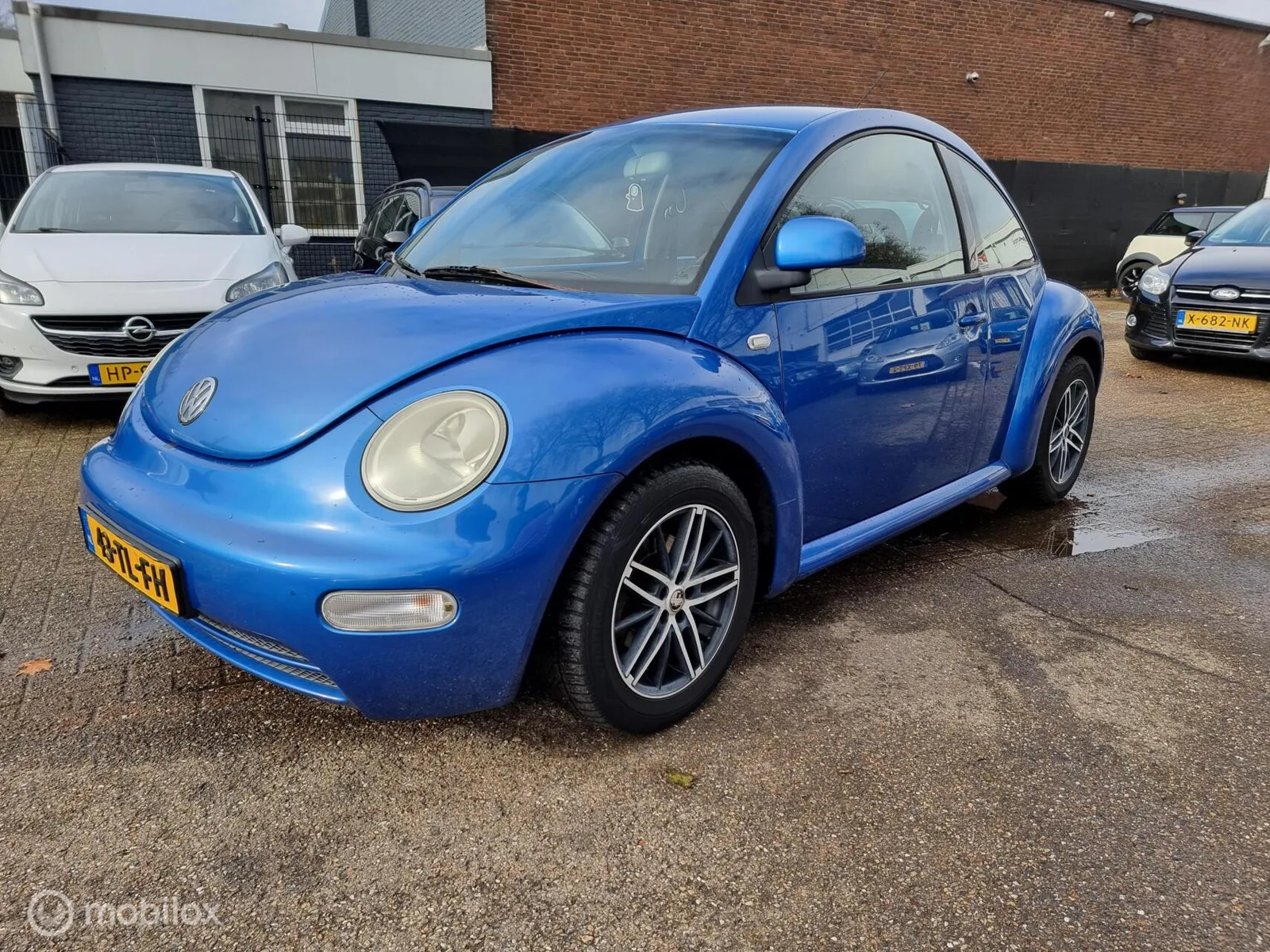 Volkswagen New Beetle (1999) — foto 1