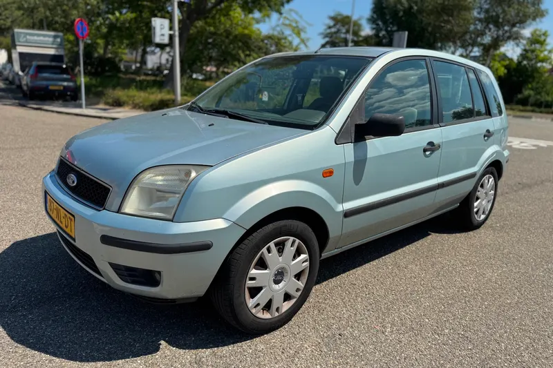 Ford Fusion (2003)