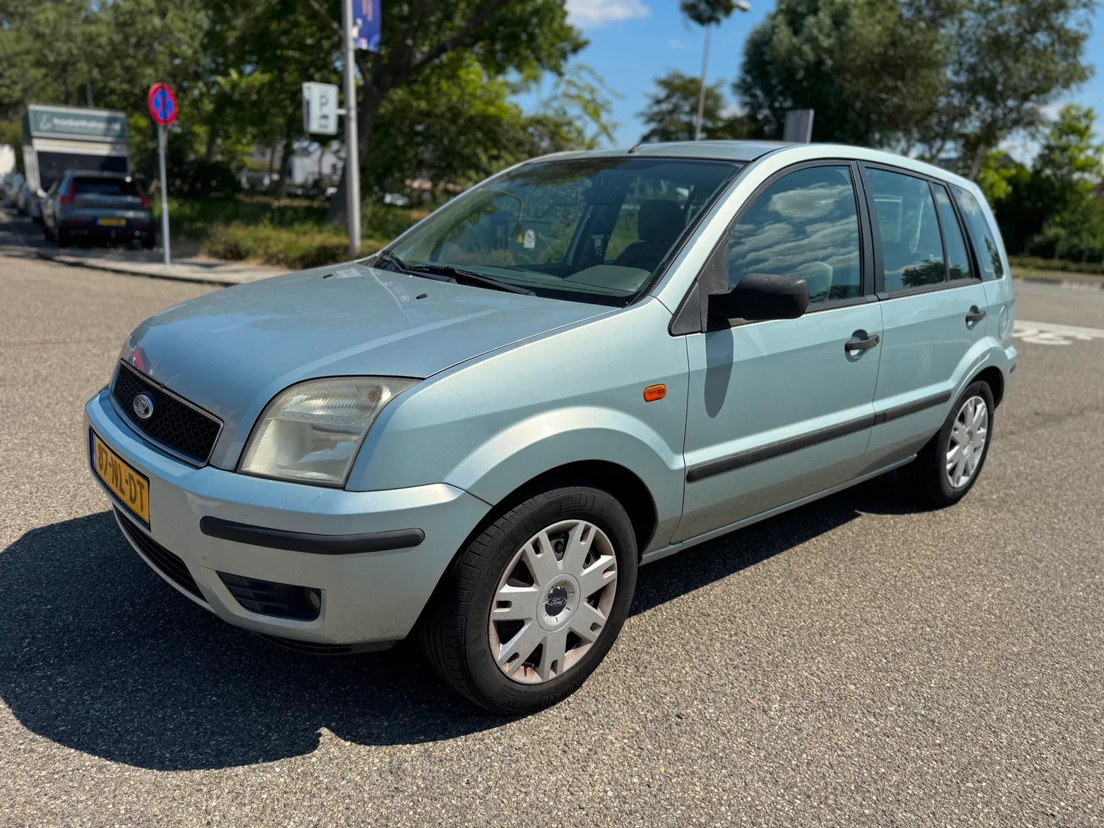 Ford Fusion (2003) — foto 1