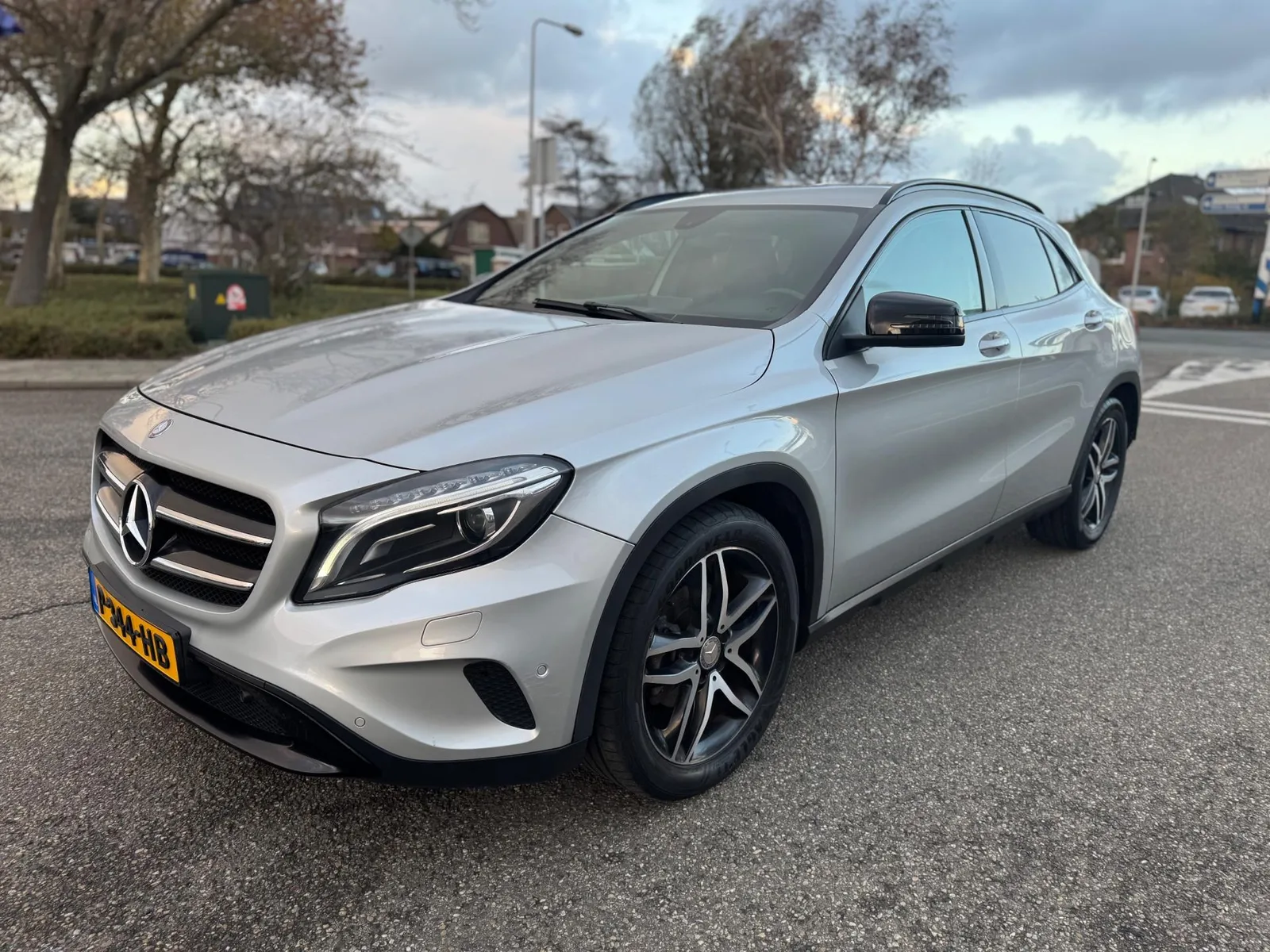 Mercedes-Benz GLA (2015) — foto 1