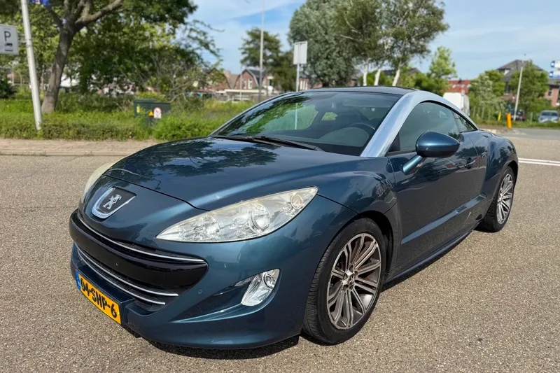 Peugeot RCZ (2011)