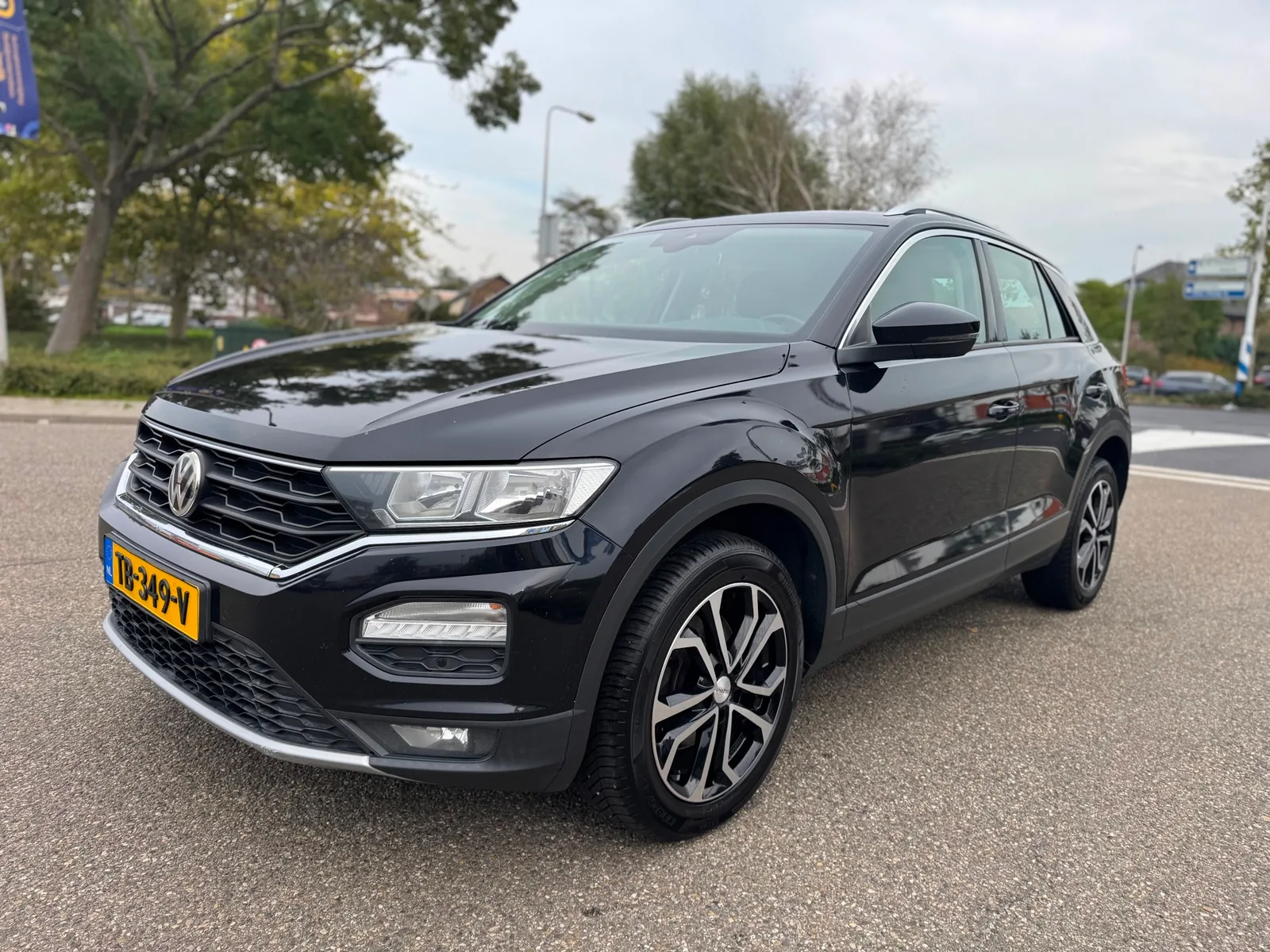 Volkswagen T-Roc (2018) — foto 1