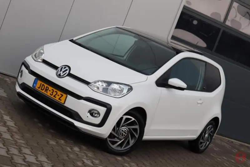 Volkswagen Up! (2017)