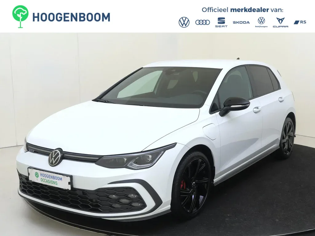 Volkswagen Golf (2022) — foto 1