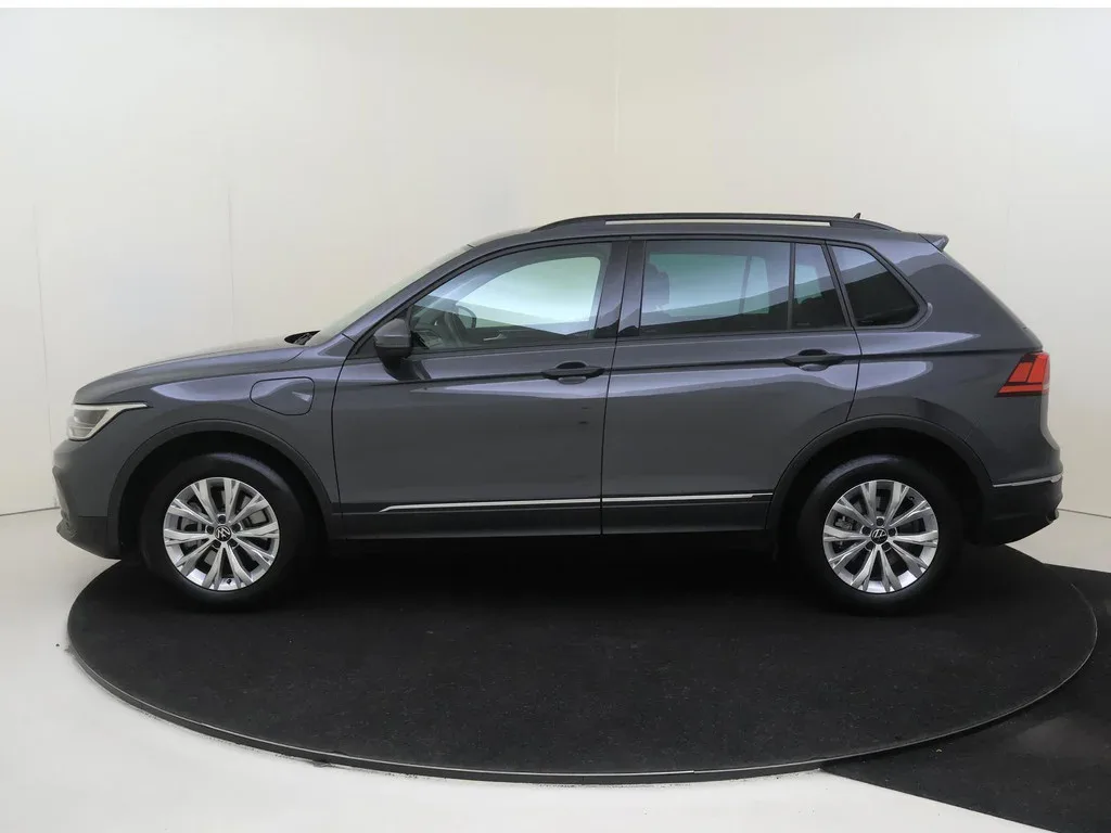 Volkswagen Tiguan (2023) — foto 1