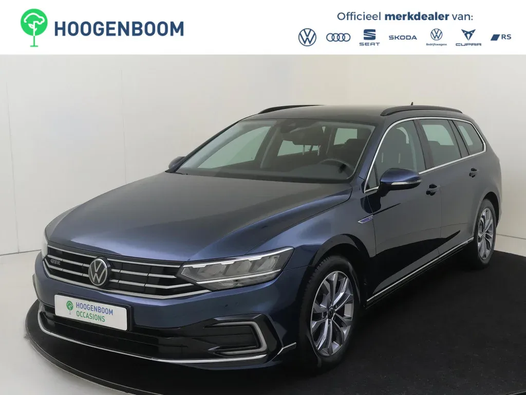 Volkswagen Passat (2022) — foto 1