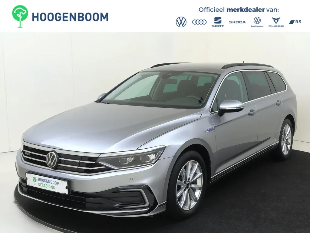 Volkswagen Passat (2023) — foto 1
