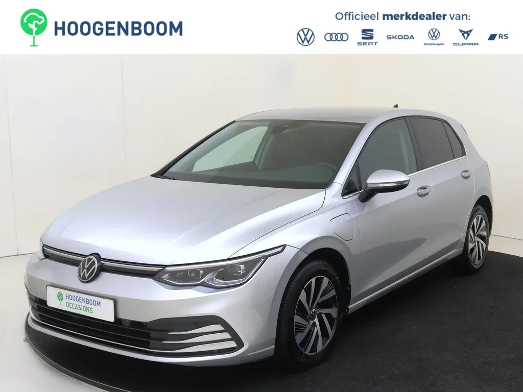 Volkswagen Golf (2024) — foto 1