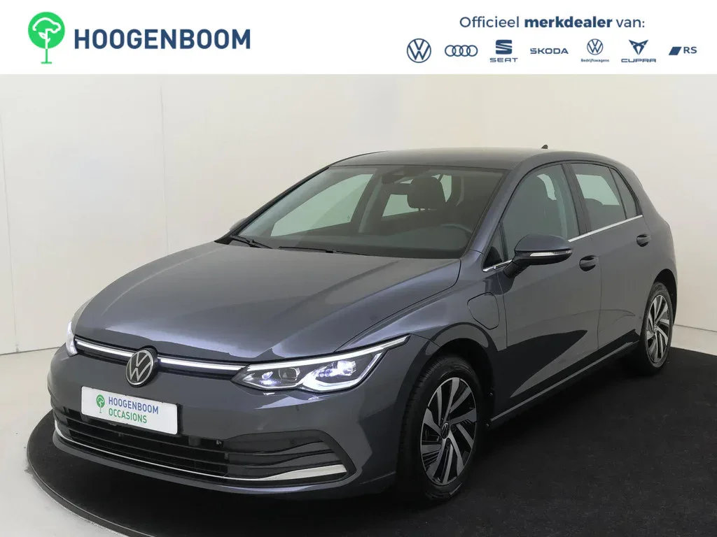 Volkswagen Golf (2024) — foto 1