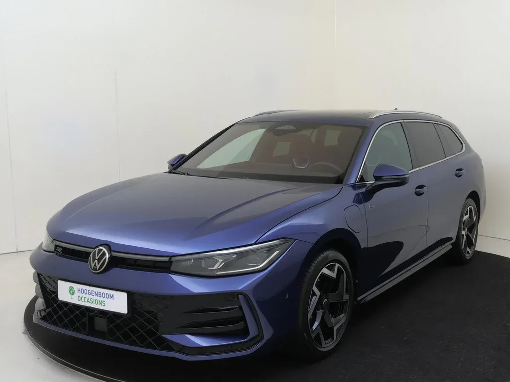 Volkswagen Passat (2024) — foto 1