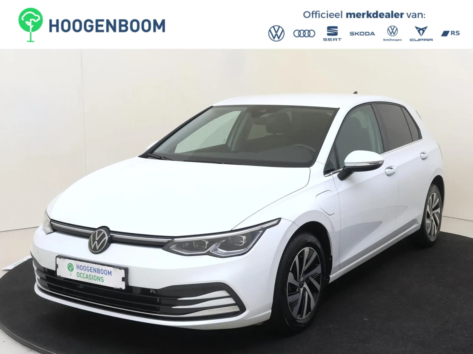 Volkswagen Golf (2023) — foto 1