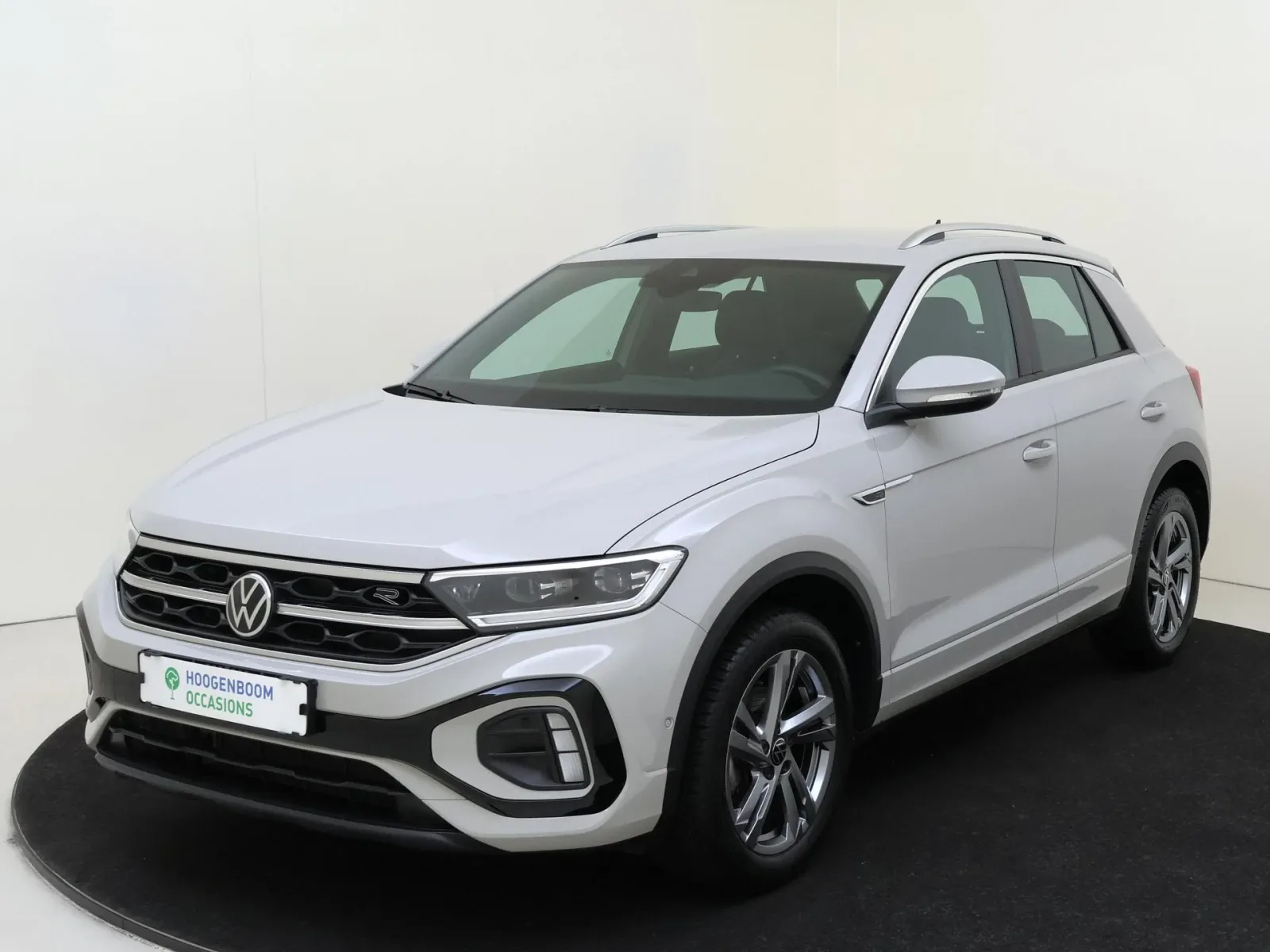 Volkswagen T-Roc (2024) — foto 1