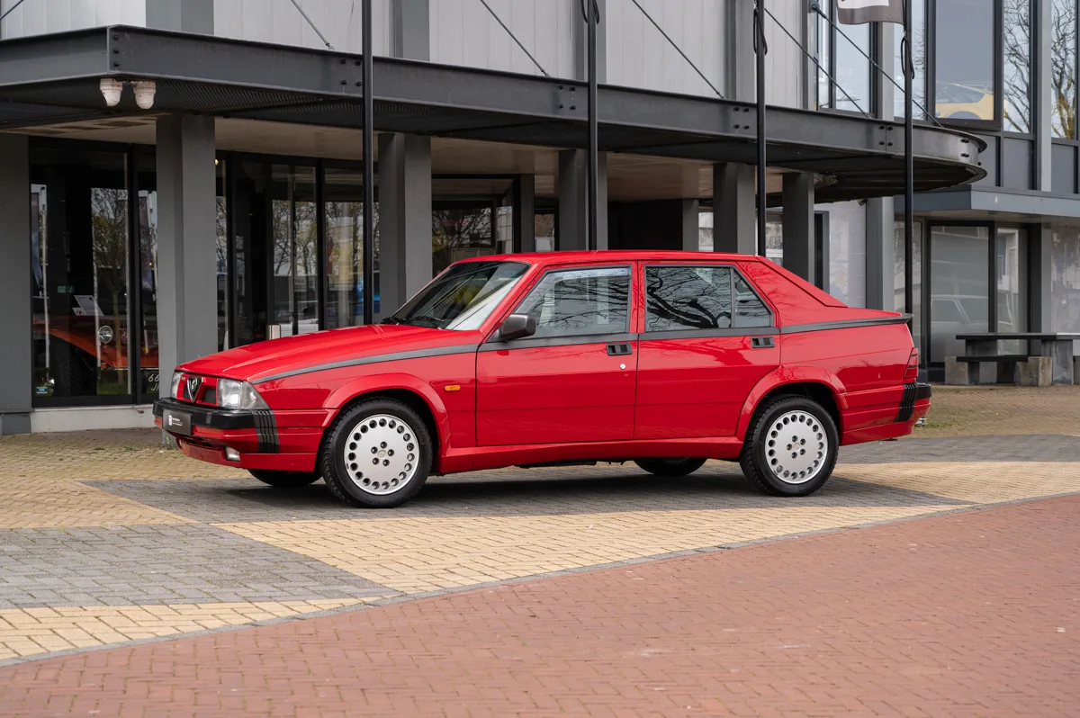 Alfa Romeo 75 (1988) — foto 1