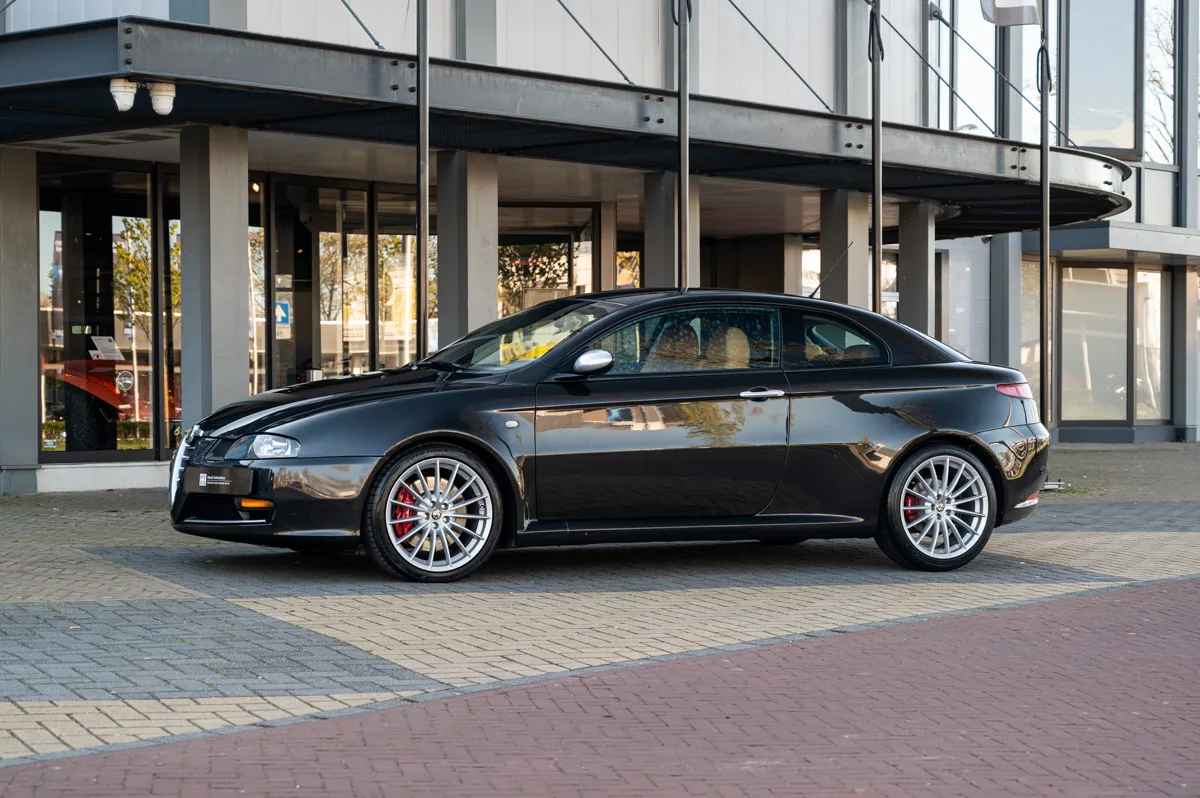 Alfa Romeo GT (2006) — foto 1