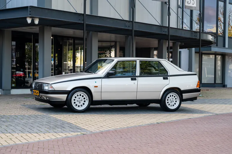 Alfa Romeo 75 (1986)