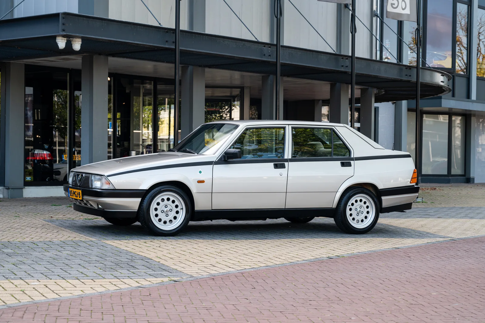 Alfa Romeo 75 (1986) — foto 1