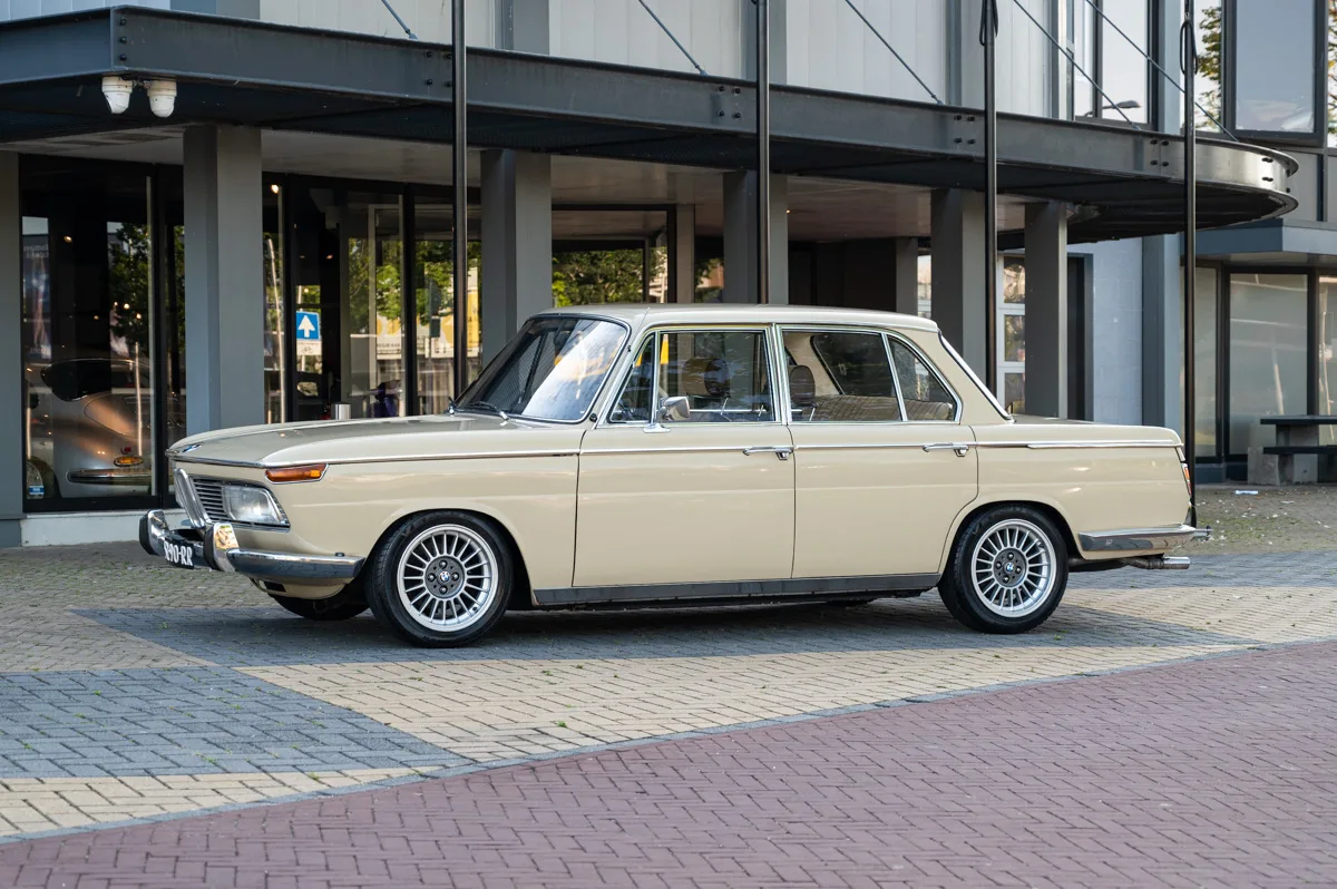 BMW 2000 (1971) — foto 1