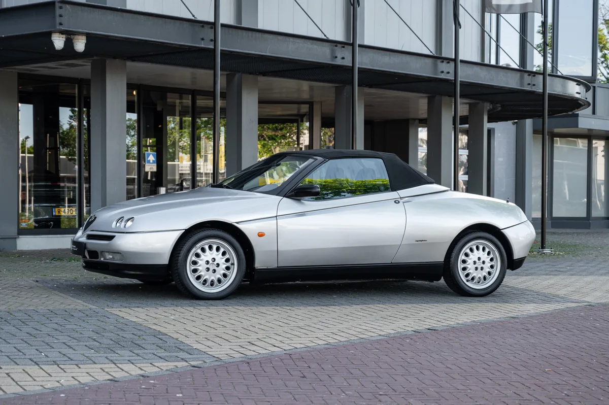 Alfa Romeo Spider (1995) — foto 1