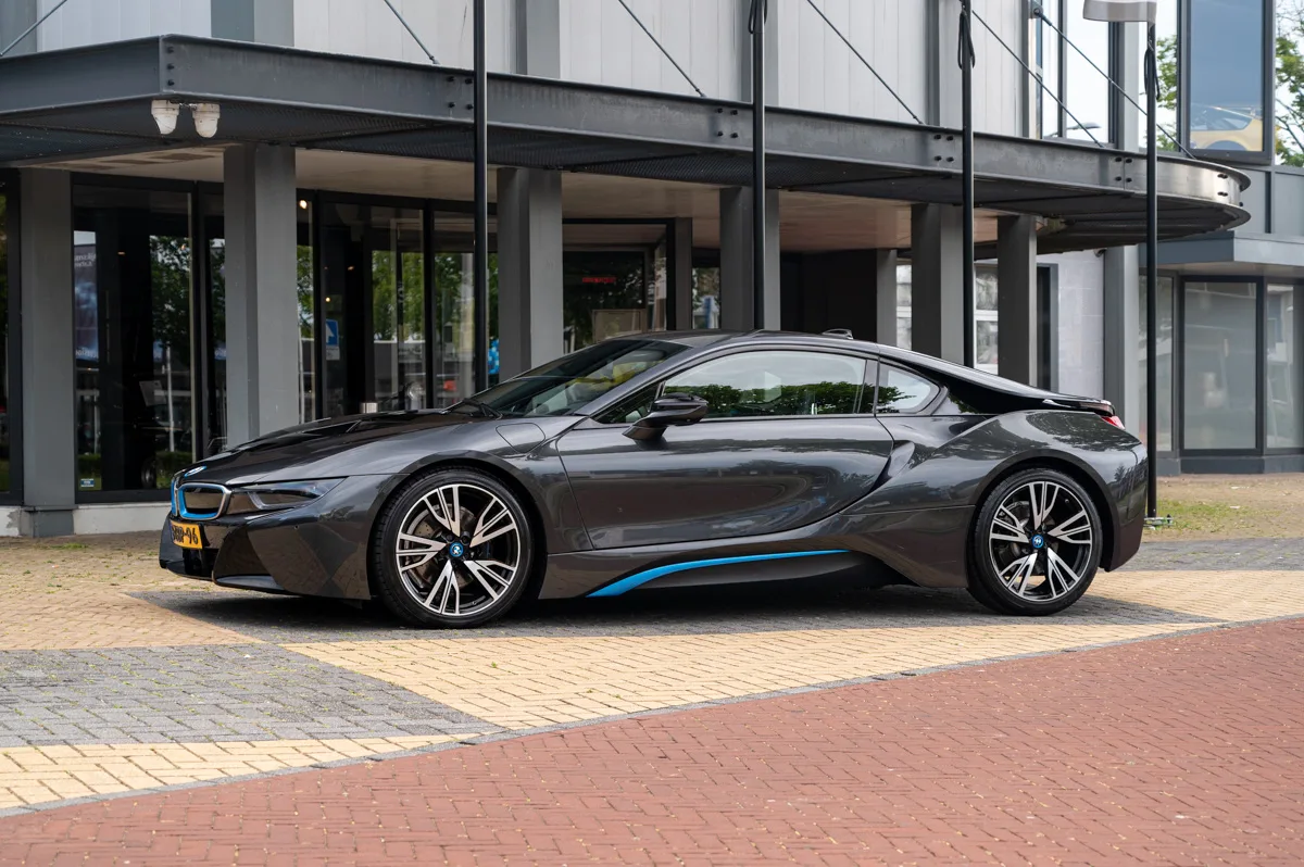 BMW i8 (2015) — foto 1