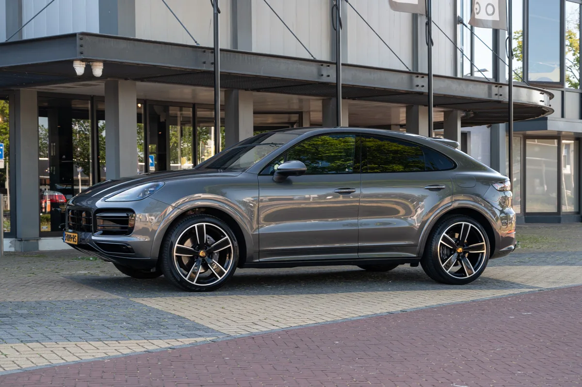 Porsche Cayenne (2022) — foto 1