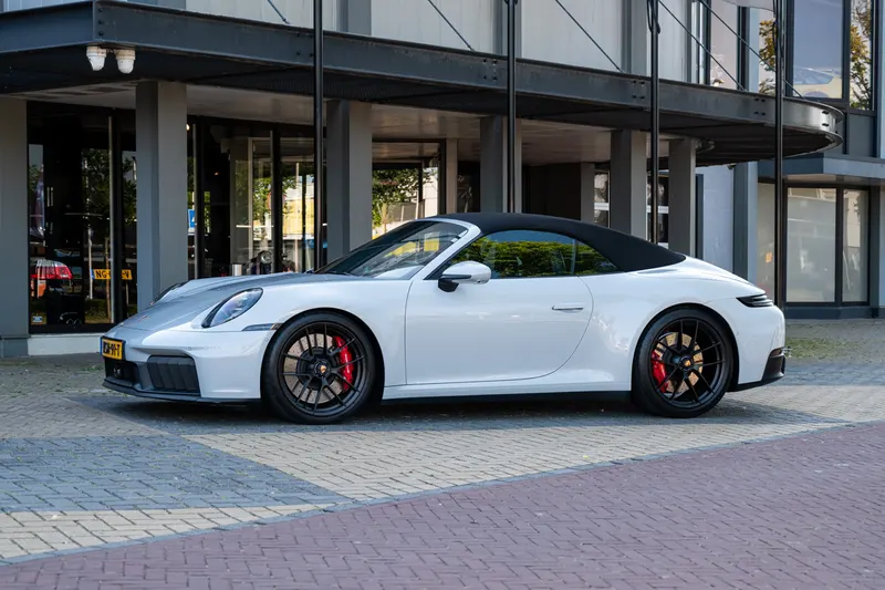 Porsche 911 (2024)