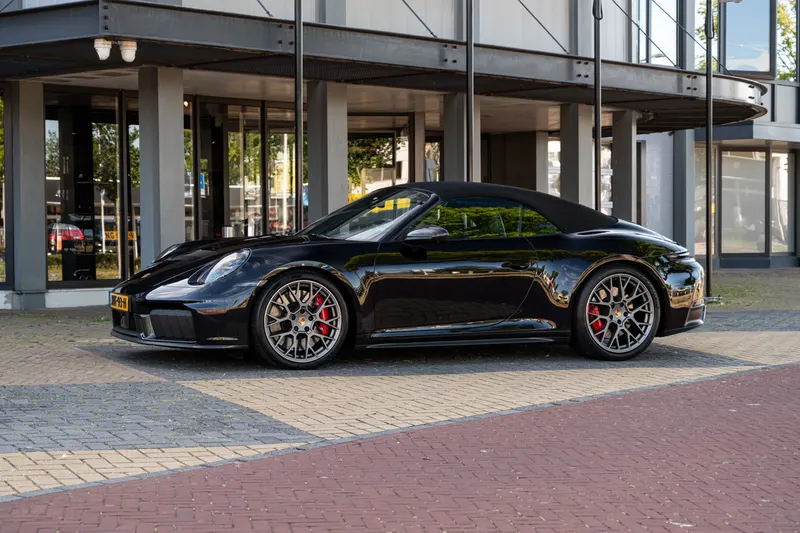 Porsche 911 (2024)