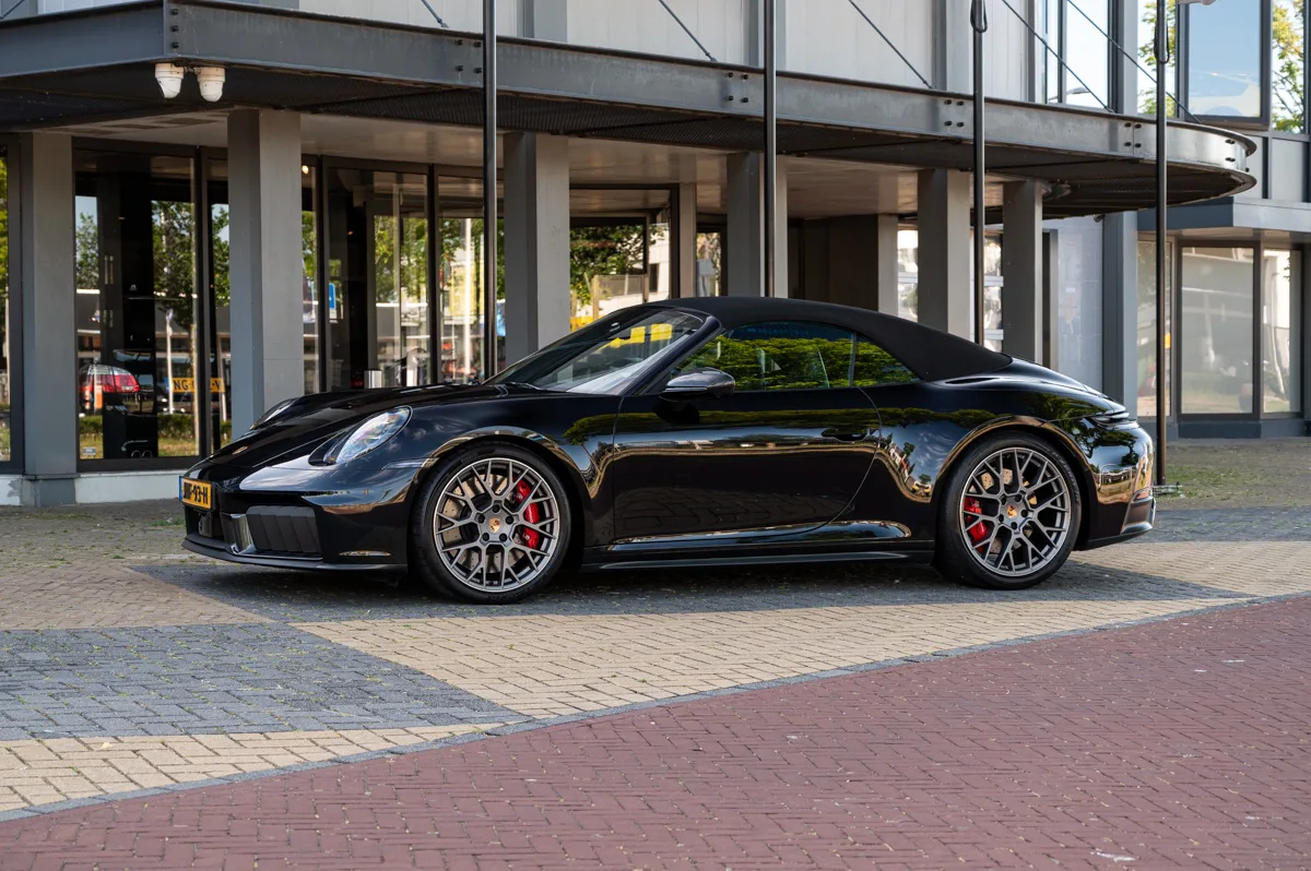 Porsche 911 (2024) — foto 1