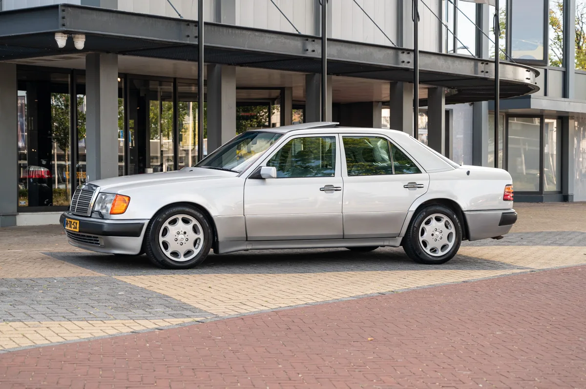 Mercedes-Benz E-Klasse (1992) — foto 1