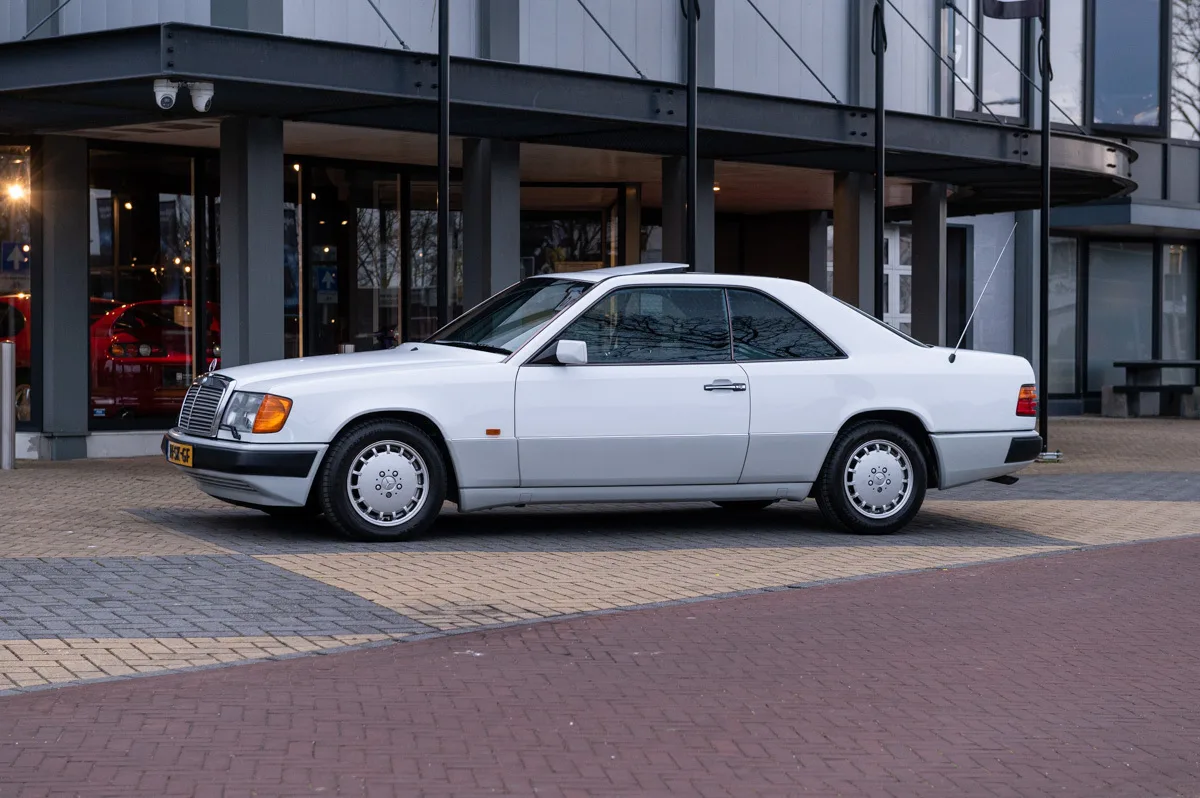 Mercedes-Benz E-Klasse (1991) — foto 1