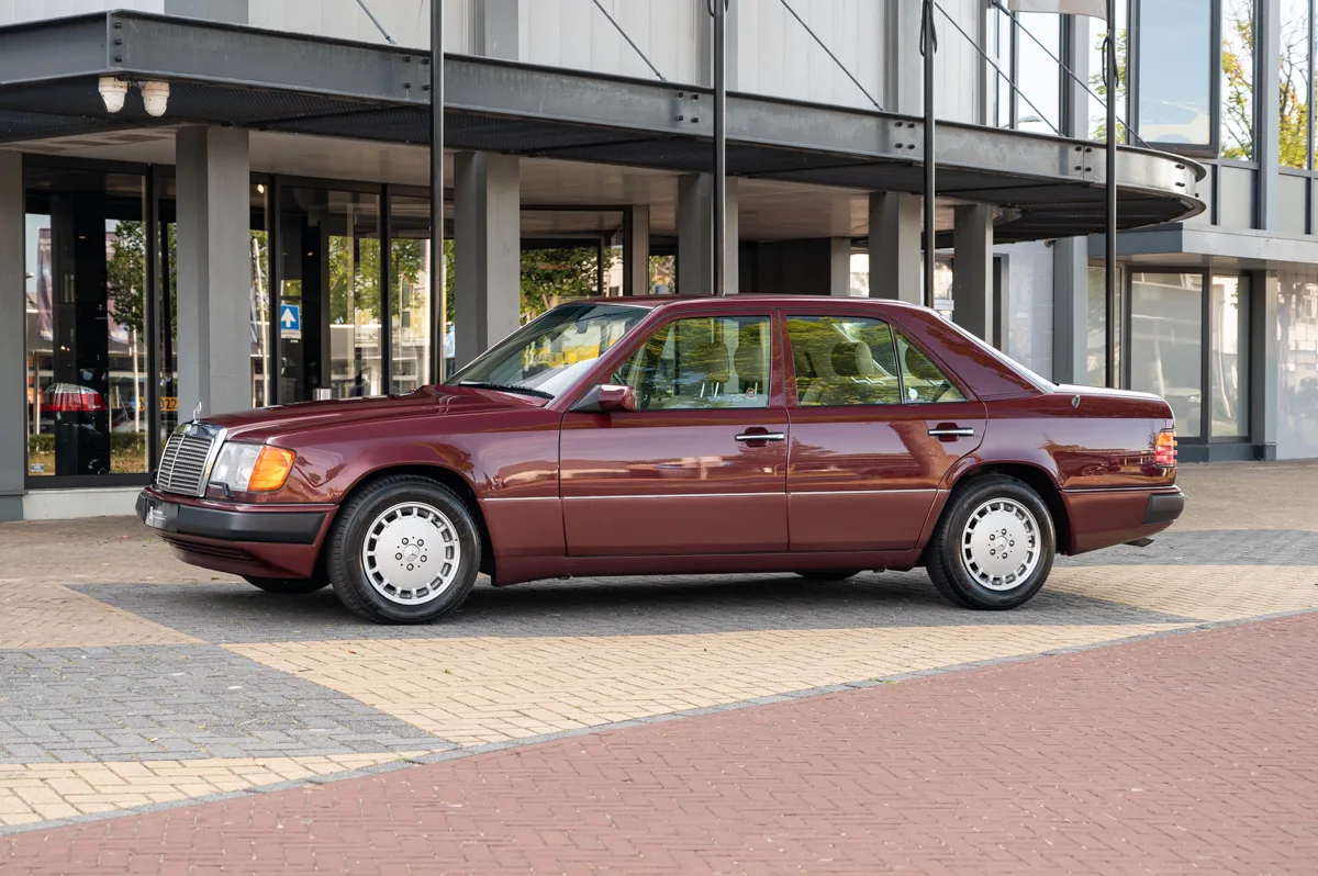 Mercedes-Benz E-Klasse (1991) — foto 1