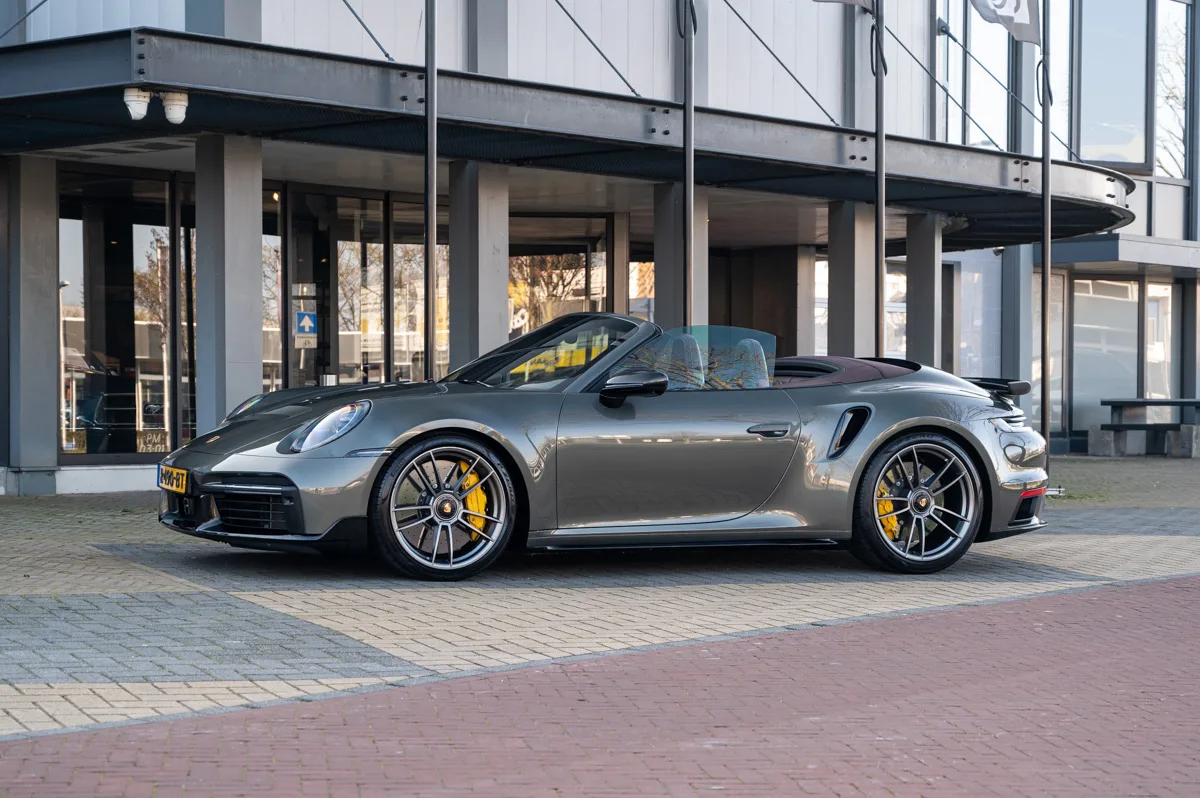 Porsche 911 (2021) — foto 1