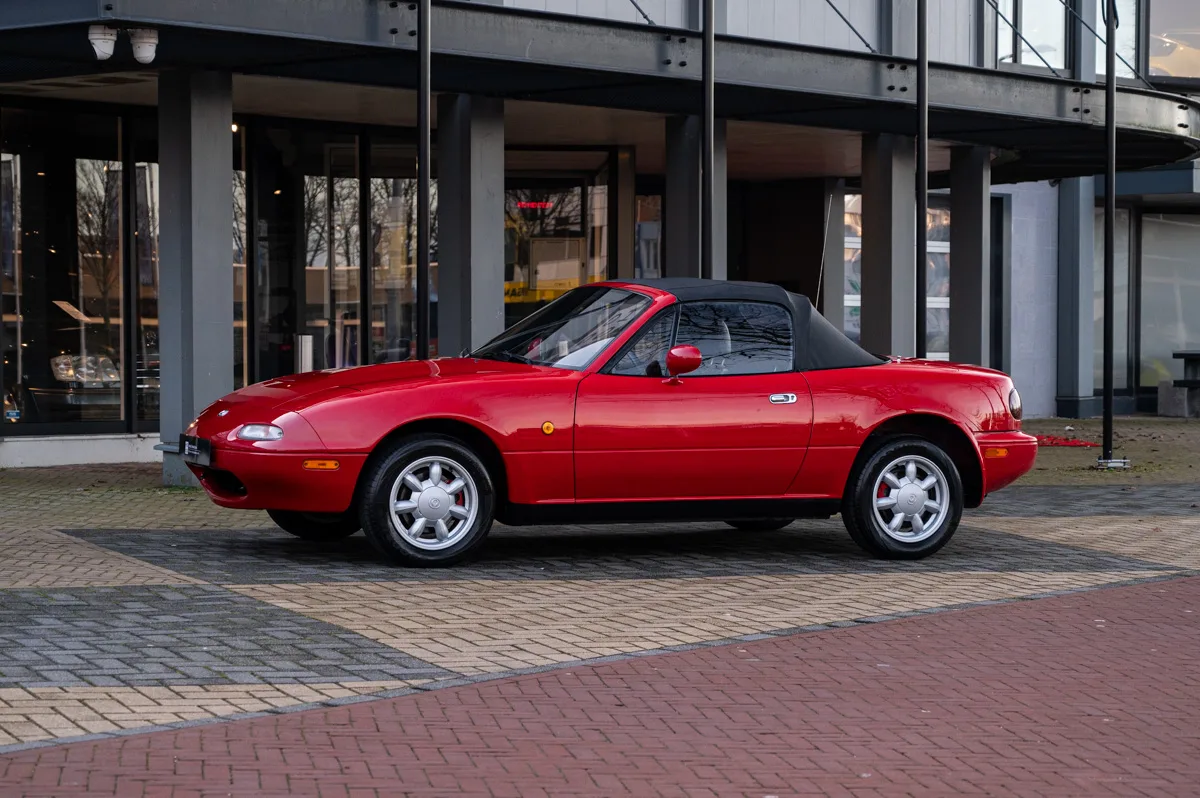 Mazda MX-5 (1995) — foto 1