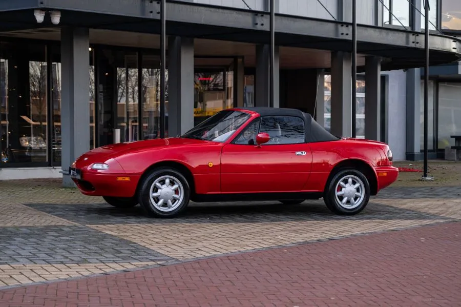 Mazda MX-5 (1995) — foto 1