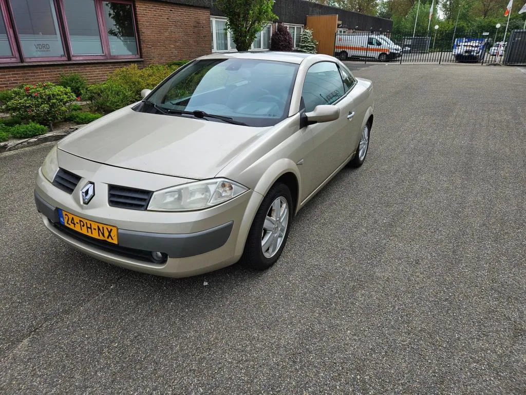 Renault Mégane (2004) — foto 1